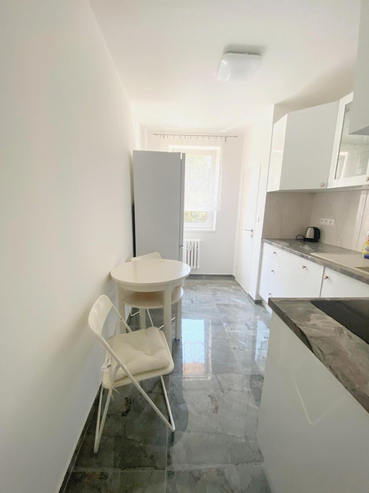 New Colorful Apartment With Big Balcony Bratislava Exterior photo